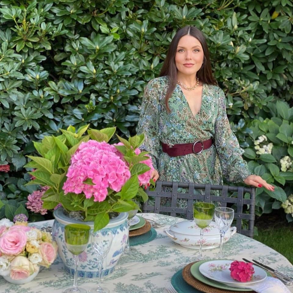 Как правильно ухаживать за антикварной посудой: советы и рекомендации профессионала