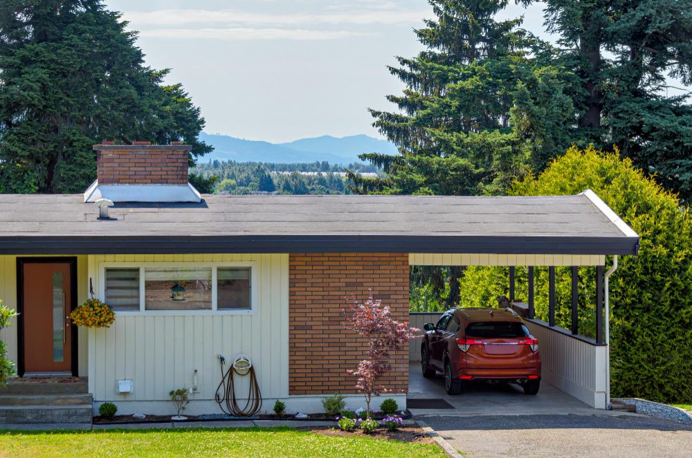 Выбираем идеальный гараж для загородного дома: пристроенный или отдельный?