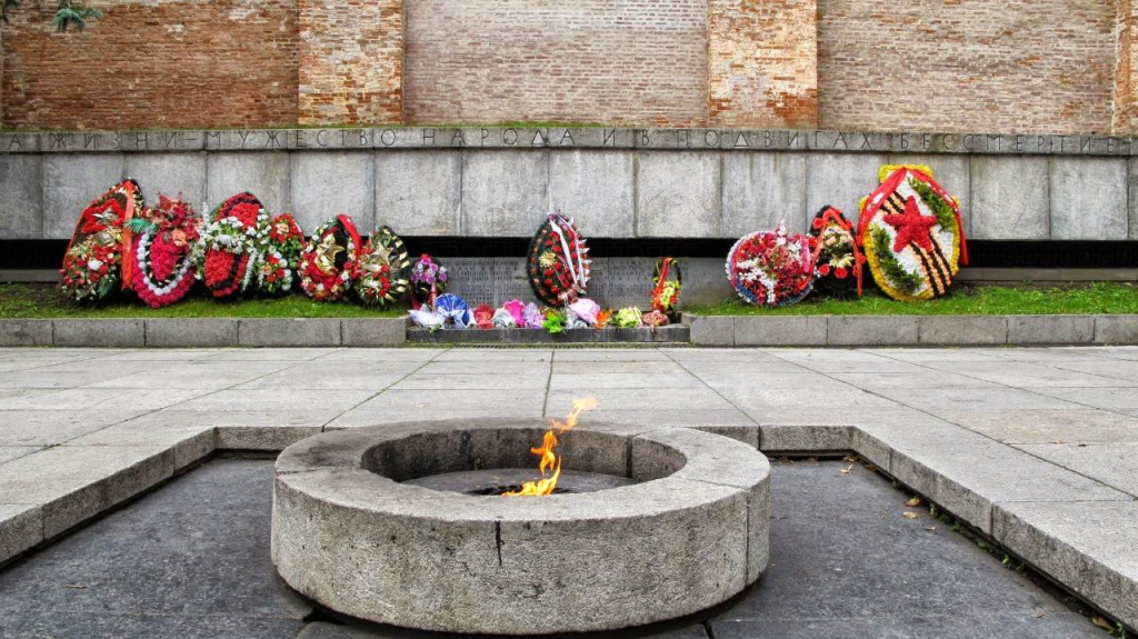 В Великий Новгород доставили Вечный огонь с Поклонной горы