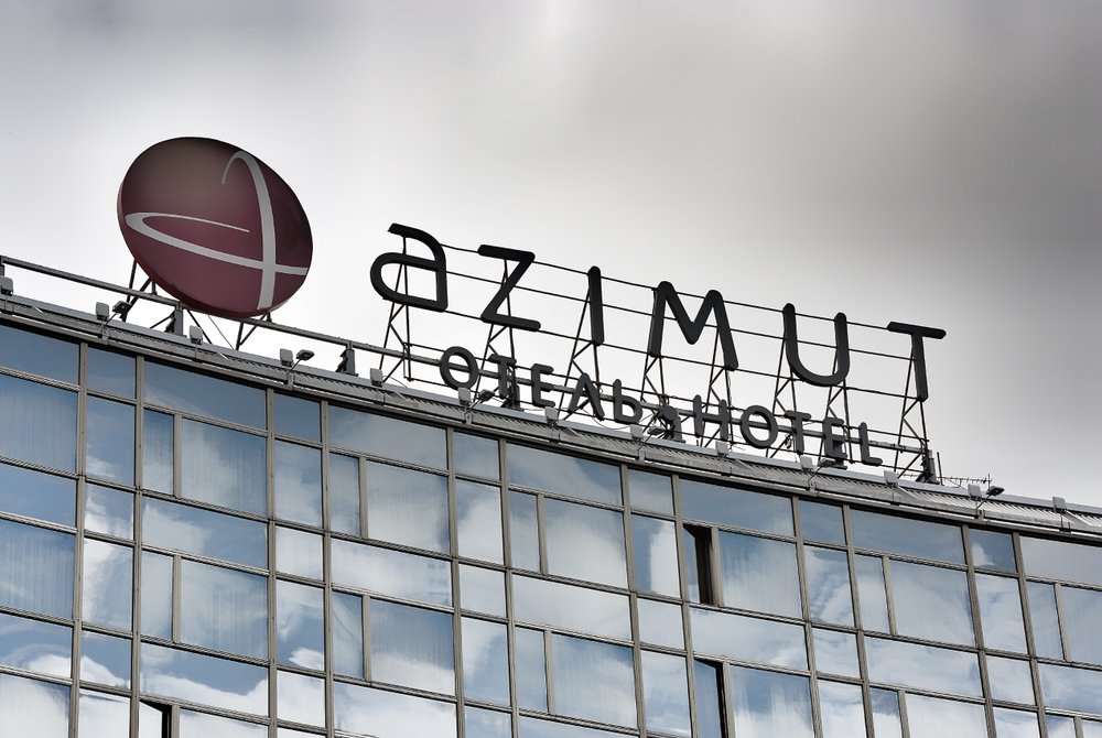 Сеть отелей Azimut переведет свои вывески на русский язык