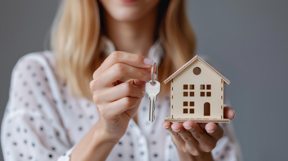 Выдача ипотеки в России по итогам года сократится на треть