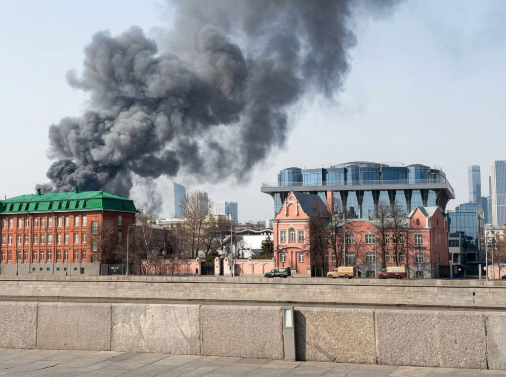 В центре Москвы сгорел элитный пентхаус за полмиллиарда рублей