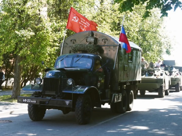 Бронепробег «Дорога мужества» прошел через Великий Новгород