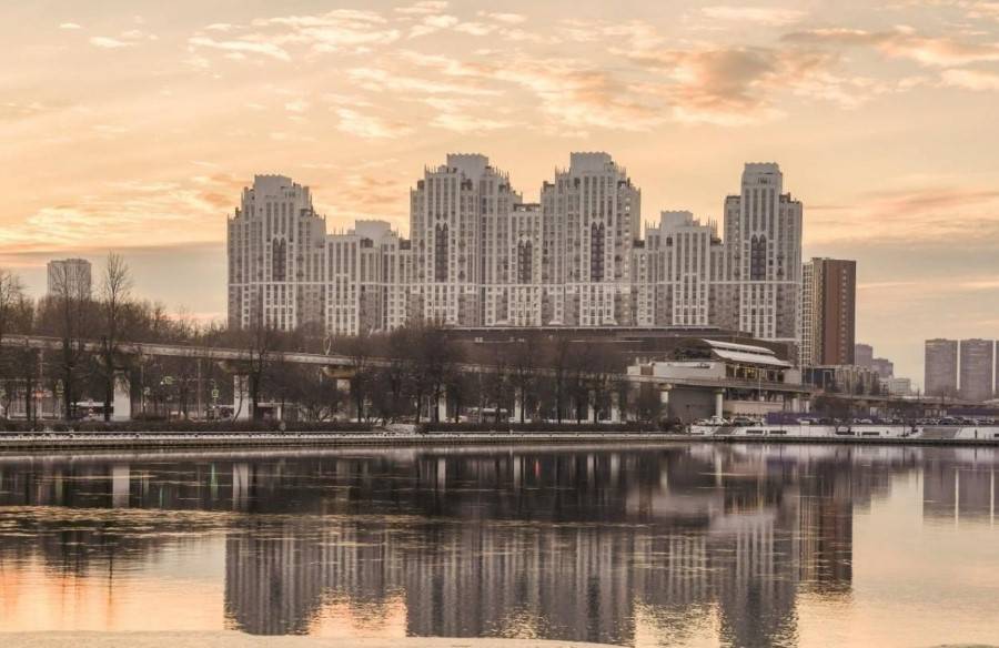Дом «Достижение» у парка ВДНХ похвастался большим фасадом