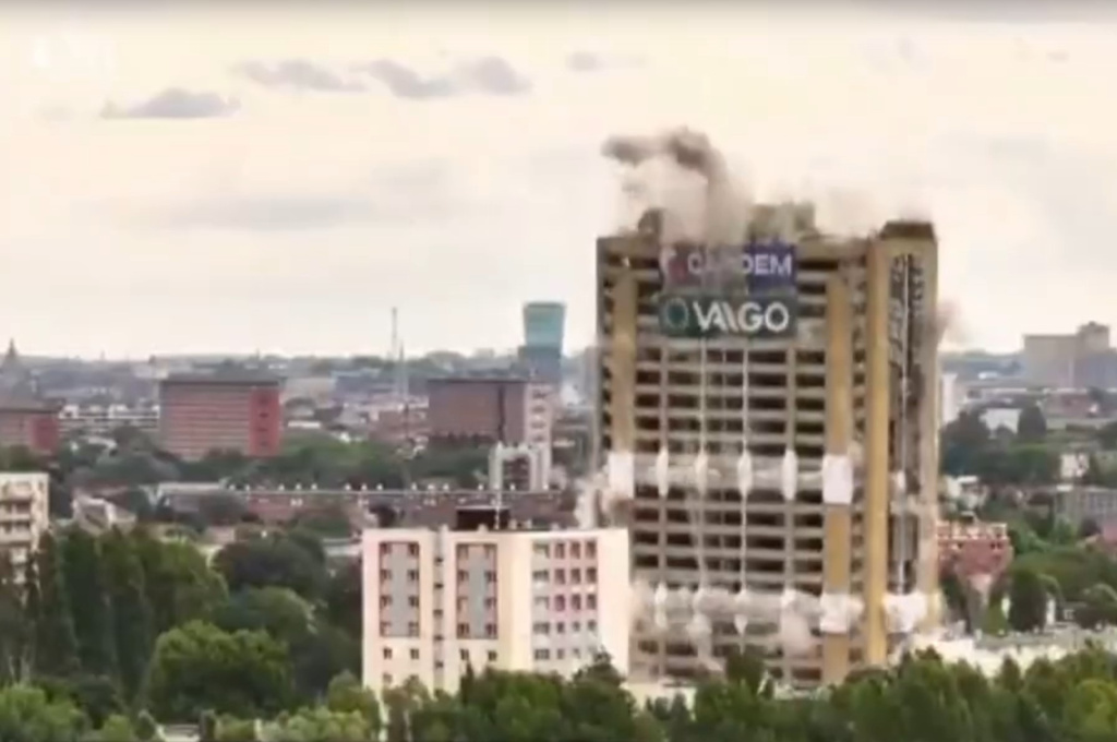 «Высотку Кеннеди» снесли взрывчаткой во Франции