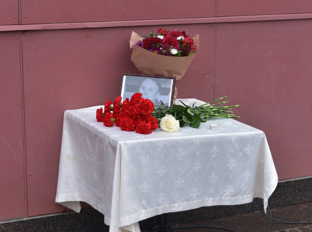В Великом Новгороде увековечили память академика Андрея Зализняка
