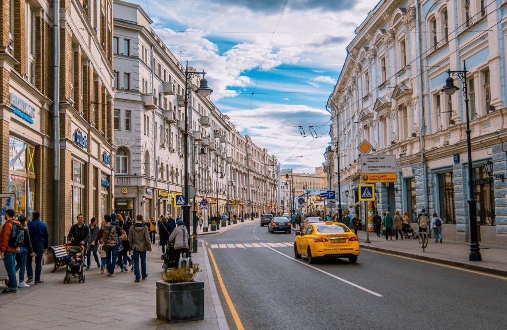 Более 100 центральных улиц Москвы станут комфортнее для жизни