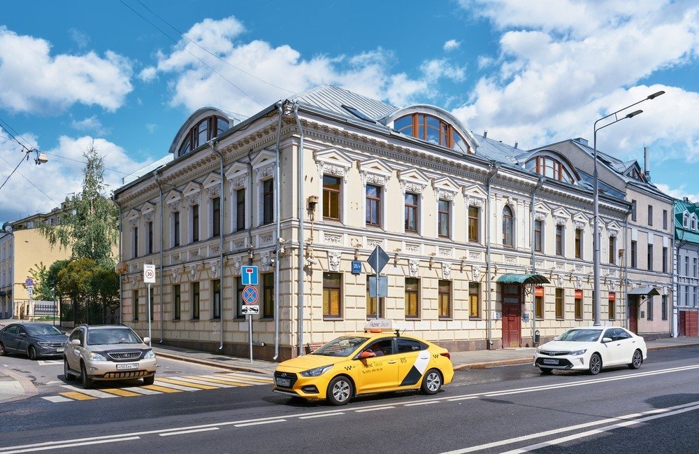 К 2030 году 50% московских такси составят электромобили