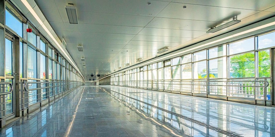 В Москве открылась пешеходная галерея с обогревателями