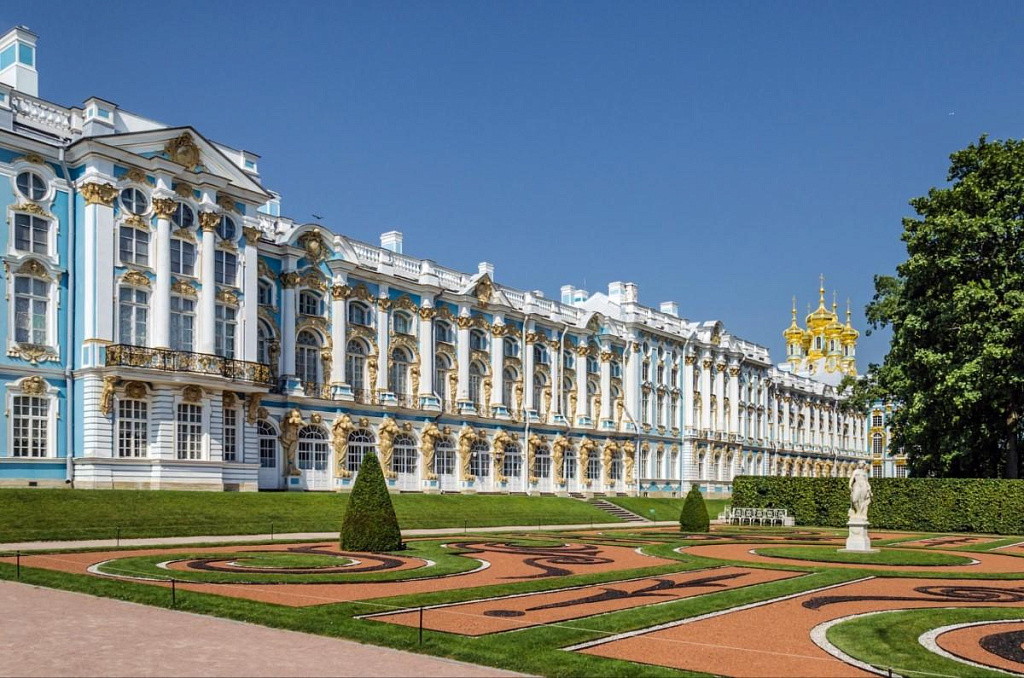 Екатерининский дворец в Царском селе – пример елизаветинского барокко. (фото предоставлено экспертом) Екатерининский дворец в Царском селе – пример елизаветинского барокко. (фото предоставлено экспертом)