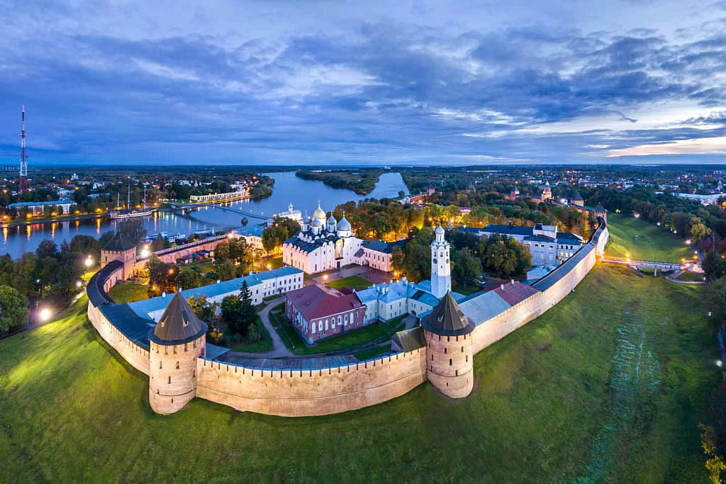 Новгородский Кремль (Детинец) (фото: kp.ru)