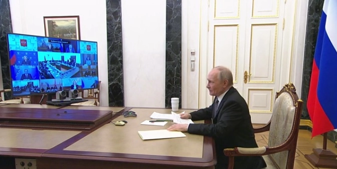 Путин поручил восстановить разрушенные обстрелами объекты культуры