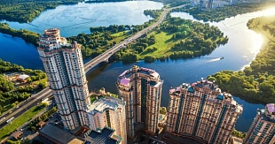 Высокие этажи в московских новостройках на треть дороже низких