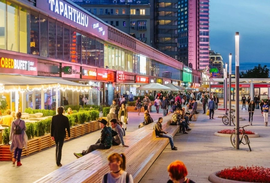 Стрит-ритейл в Москве (фото: dvizhka.ru)